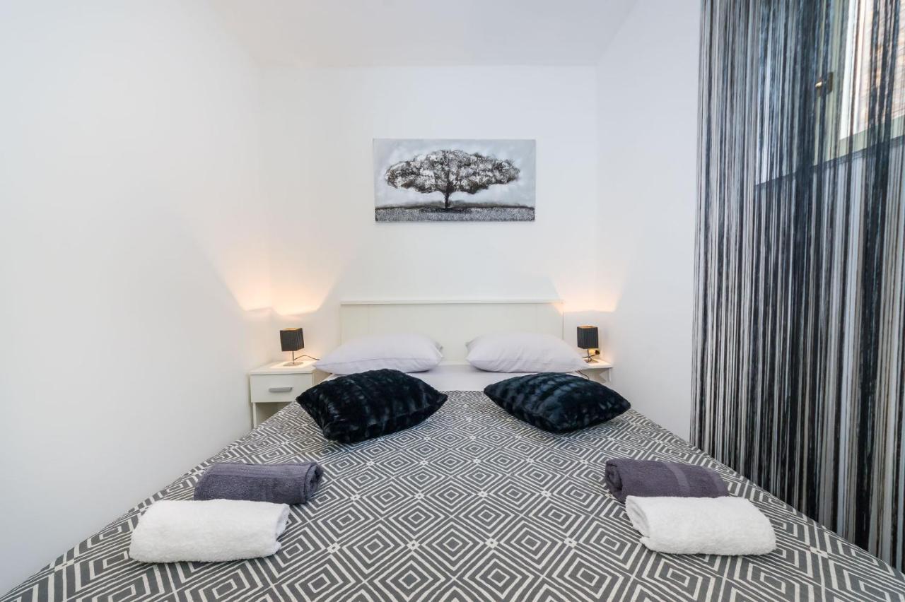 Apartman Nino 노비그래드달마샤 외부 사진