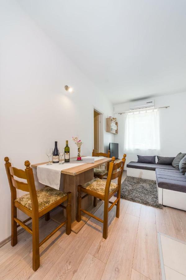 Apartman Nino 노비그래드달마샤 외부 사진