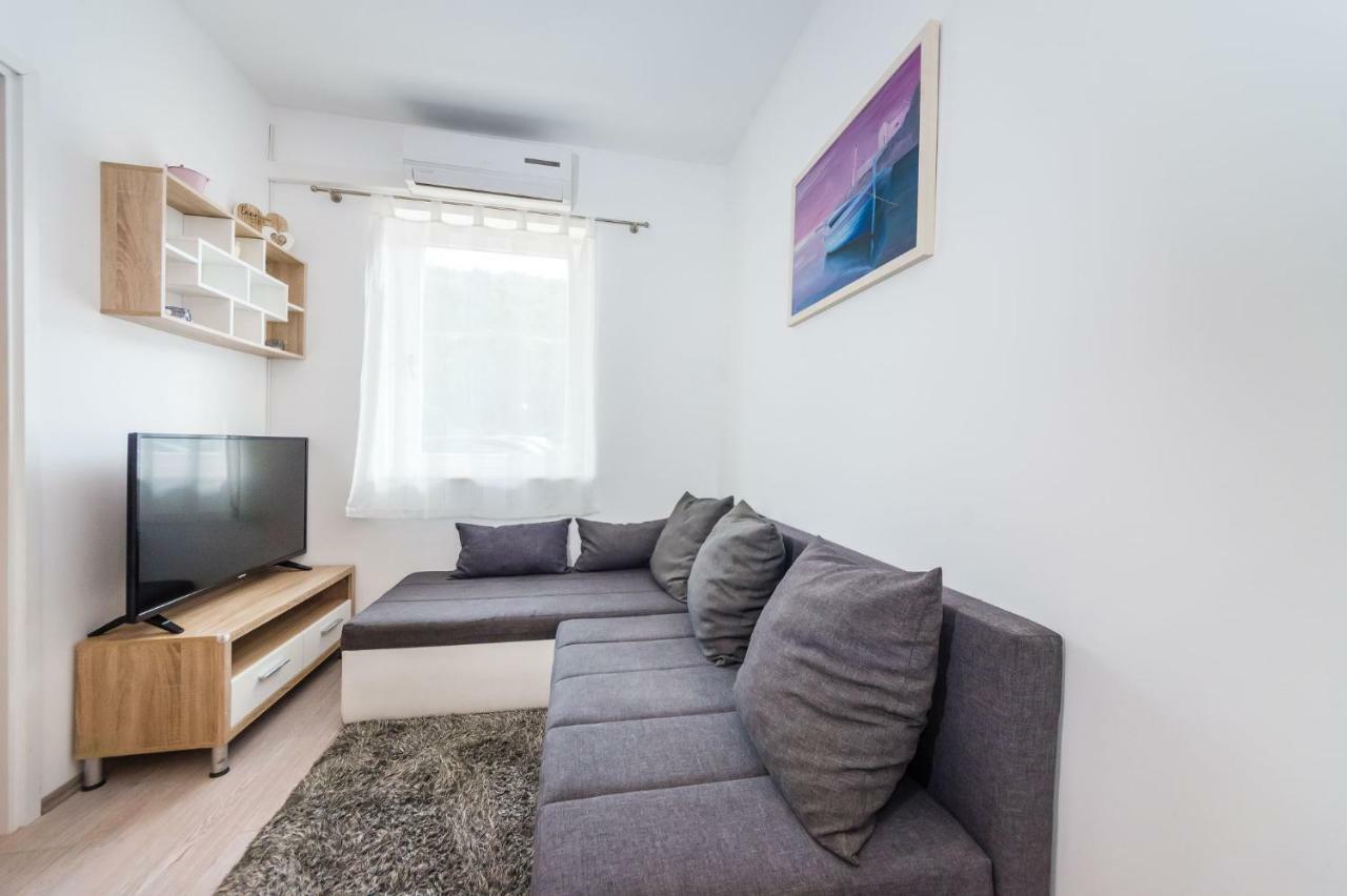Apartman Nino 노비그래드달마샤 외부 사진